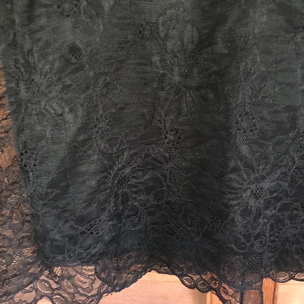 ❤️ GUESS BLACK LACE SKIRT❤️ - Picture 2 of 4